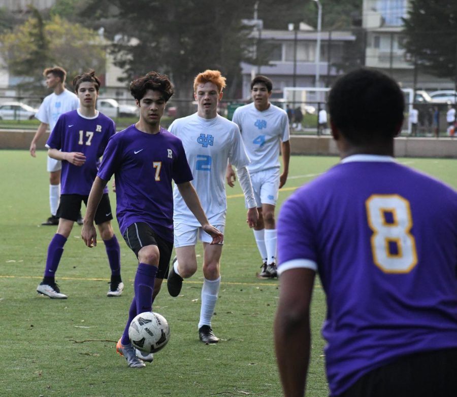 Max Gomez ’19 dribbles the ball downfield in a game against Valley Christian