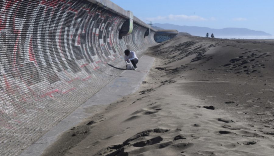 Members of Riordan’s Black Student Union joined with other BSUs from San Francisco and the
peninsula to clean up trash from Ocean Beach last month, collecting dozens of bags of garbage.