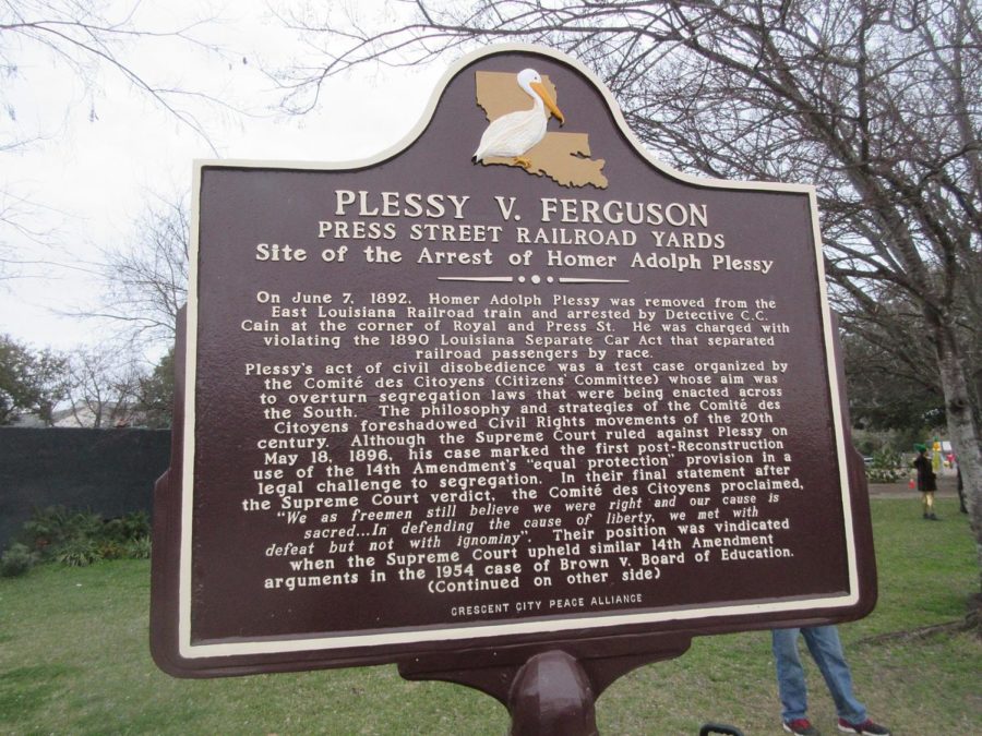 A plaque in New Orleans
commemorates the site of Homer Plessy’s arrest in 1892.