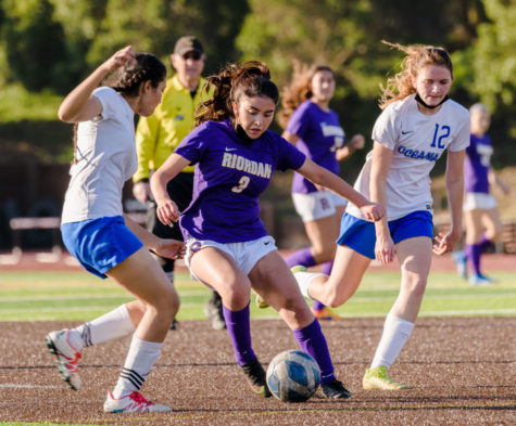 Isabella Brenes ’22 moves past two Oceana players in a recent home game. The Crusaders won 6-0 in this contest.
