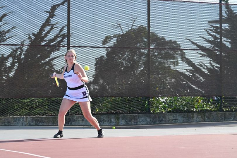 Francesca Thommessen ‘24 returns a ball from her opponent at her match against Lincoln High School. The final score was 7-0.