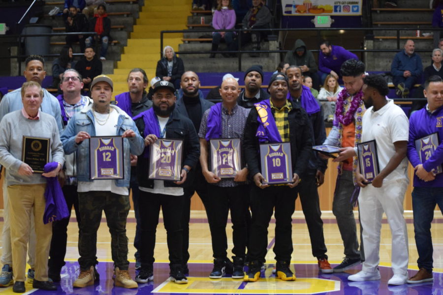 Riordan Basketball honors the past, inducts 2001-2002 team players to Hall of Fame at Senior Night game against Bellarmine