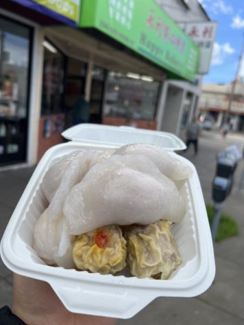 Happy Bakery on Irving Street in San Francisco has a variety of options including steamed pork dumplings, har gow, and siu mai.