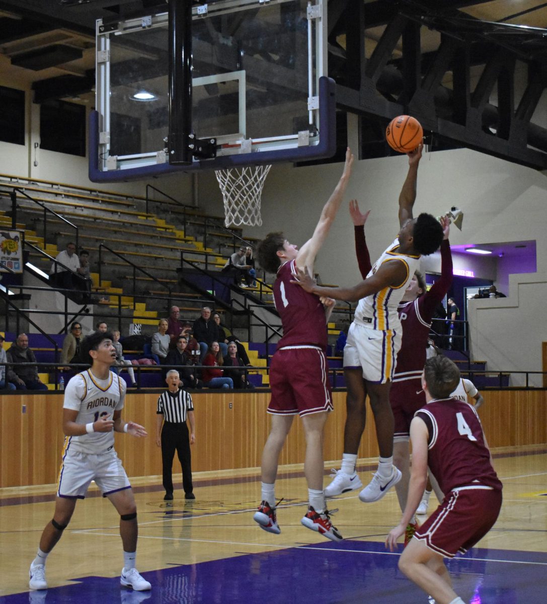 Cole White ’27 elevates for a layup against Sacred Heart Preparatory.