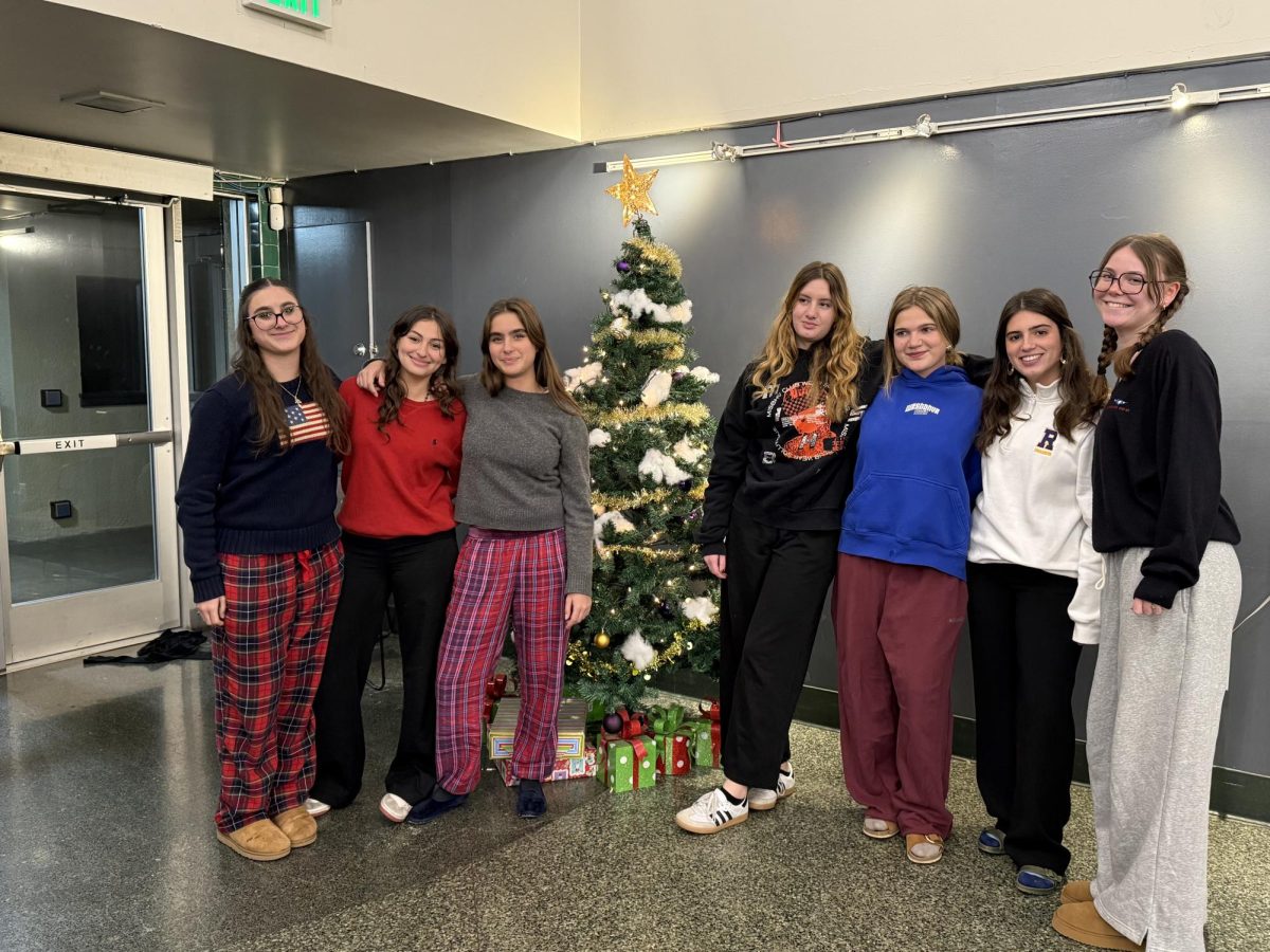 From left: Sofia Agostinelli ’26, Aurora Guerra ’25, Beatrice Pignatelli ’25,
Ginevra Velo ’25, Mathilda Schreiber ’27, Joana Costa ’25, Lilly Weisheit ’26.