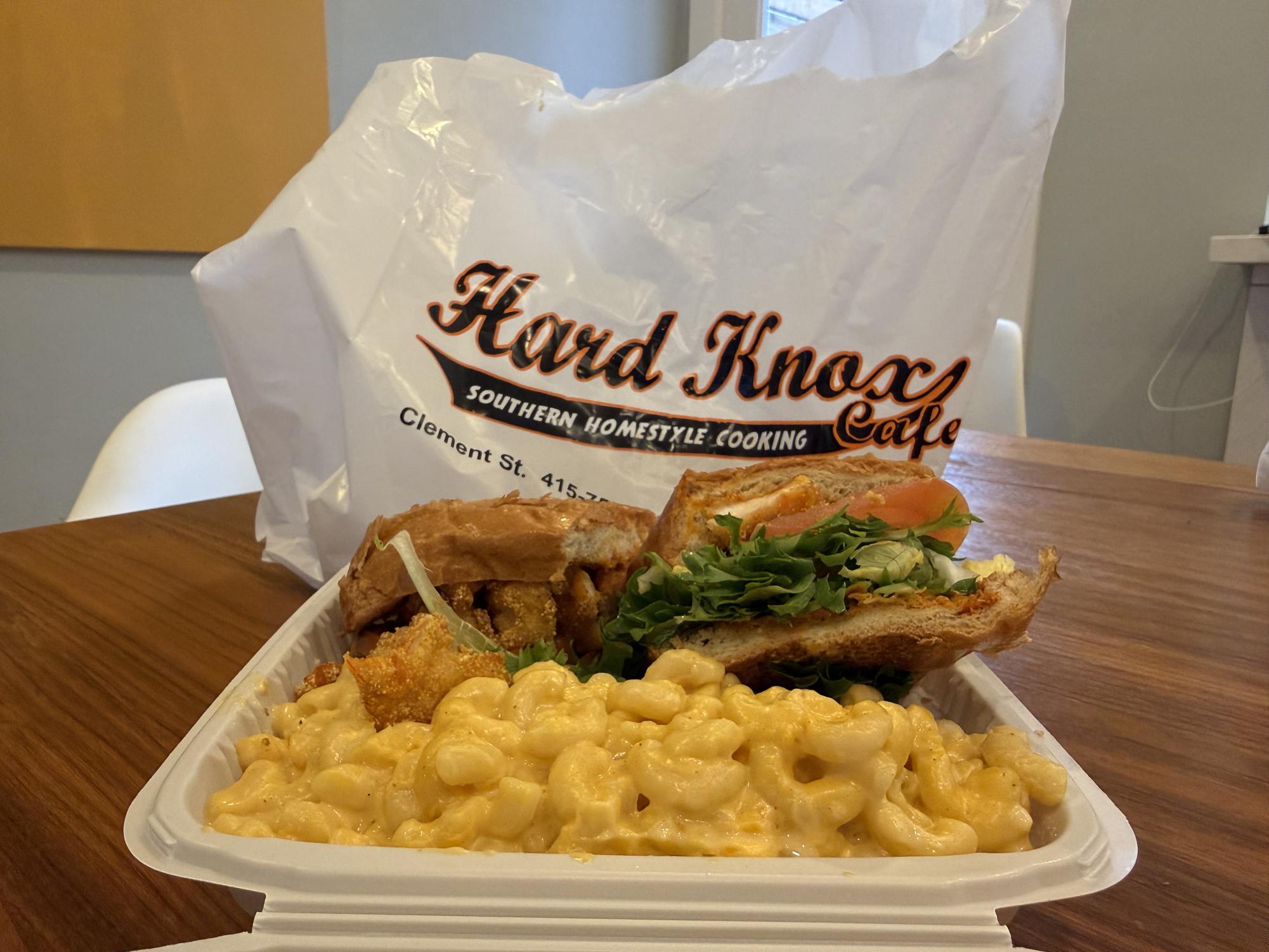 Hard Knox Cafe offers beautifully crusted tiger prawns sandwiched between
assorted veggies and toasted bread alongside an illustrious mac and cheese.