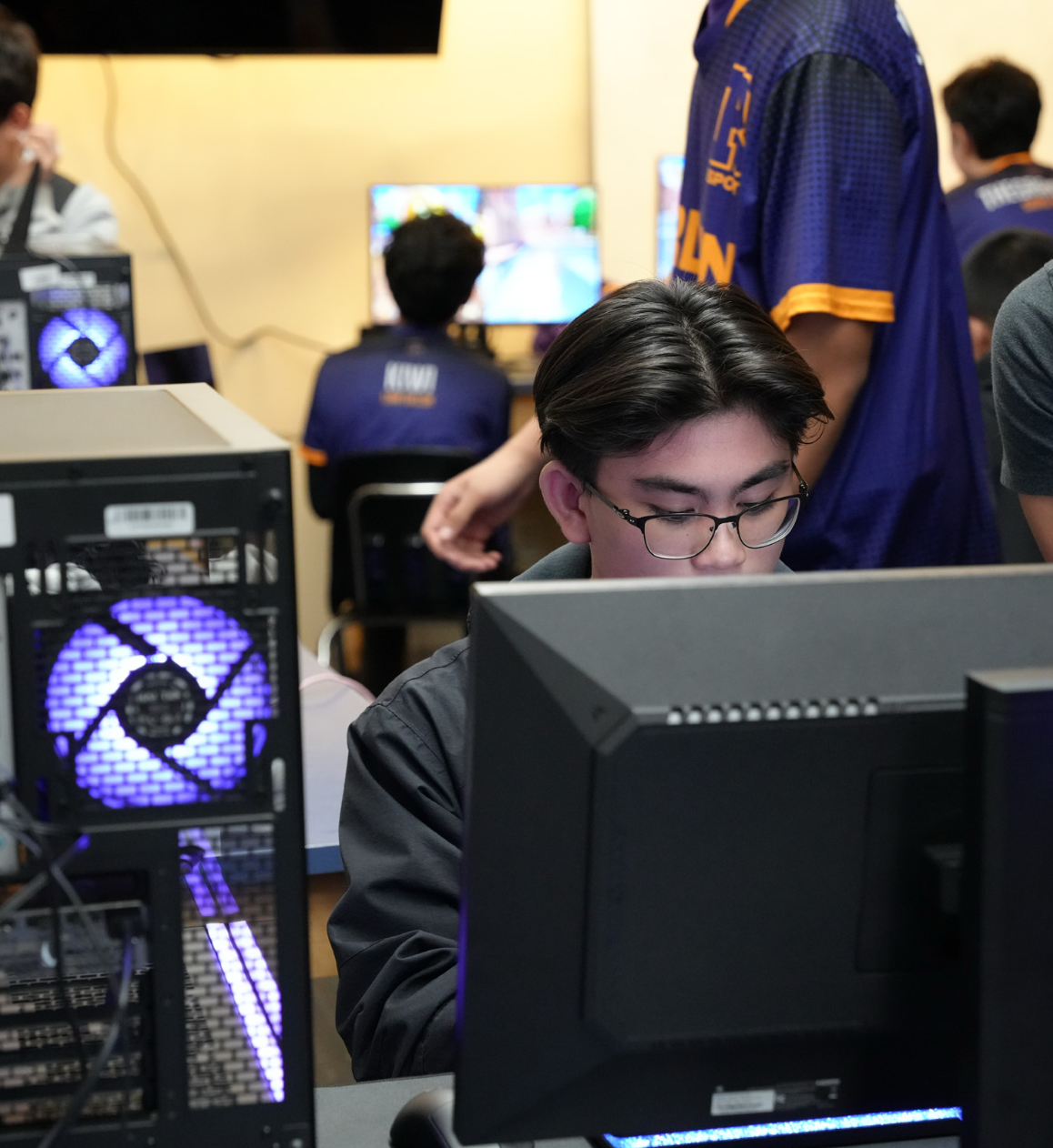 Matthew Aranas ’26 uses intense focus while he plays his game.